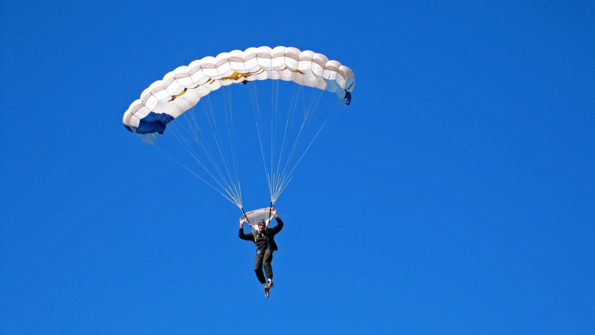 爱游戏中国-年度最佳瞬间：逆转、平分、夺冠精彩不断